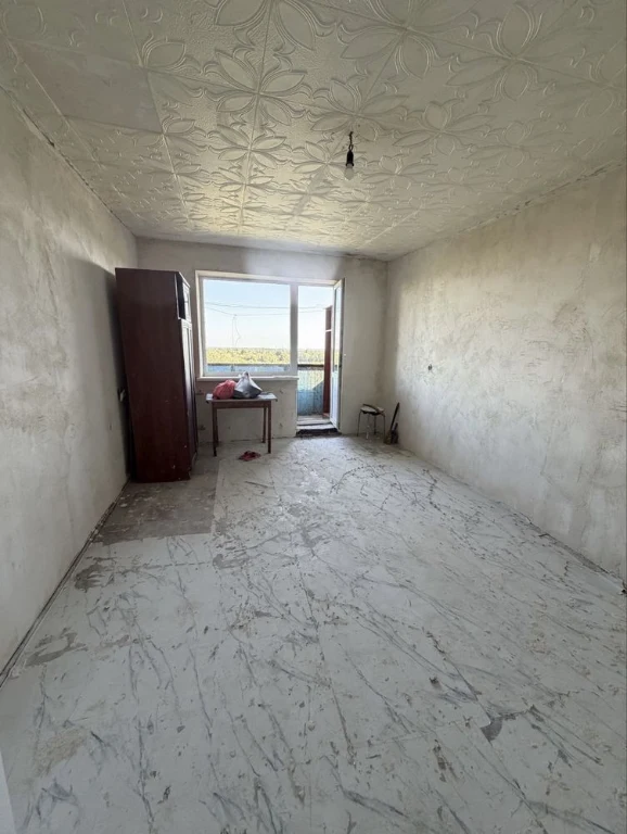 For Sale: 1-room apartment on the Left Bank, 11th microdistrict