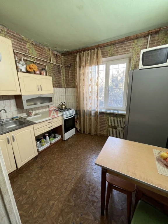 Four-bedroom apartment. Left Bank.