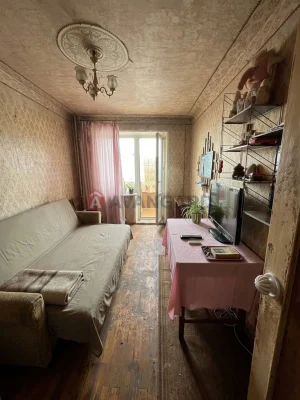 Four-bedroom apartment. Left Bank.
