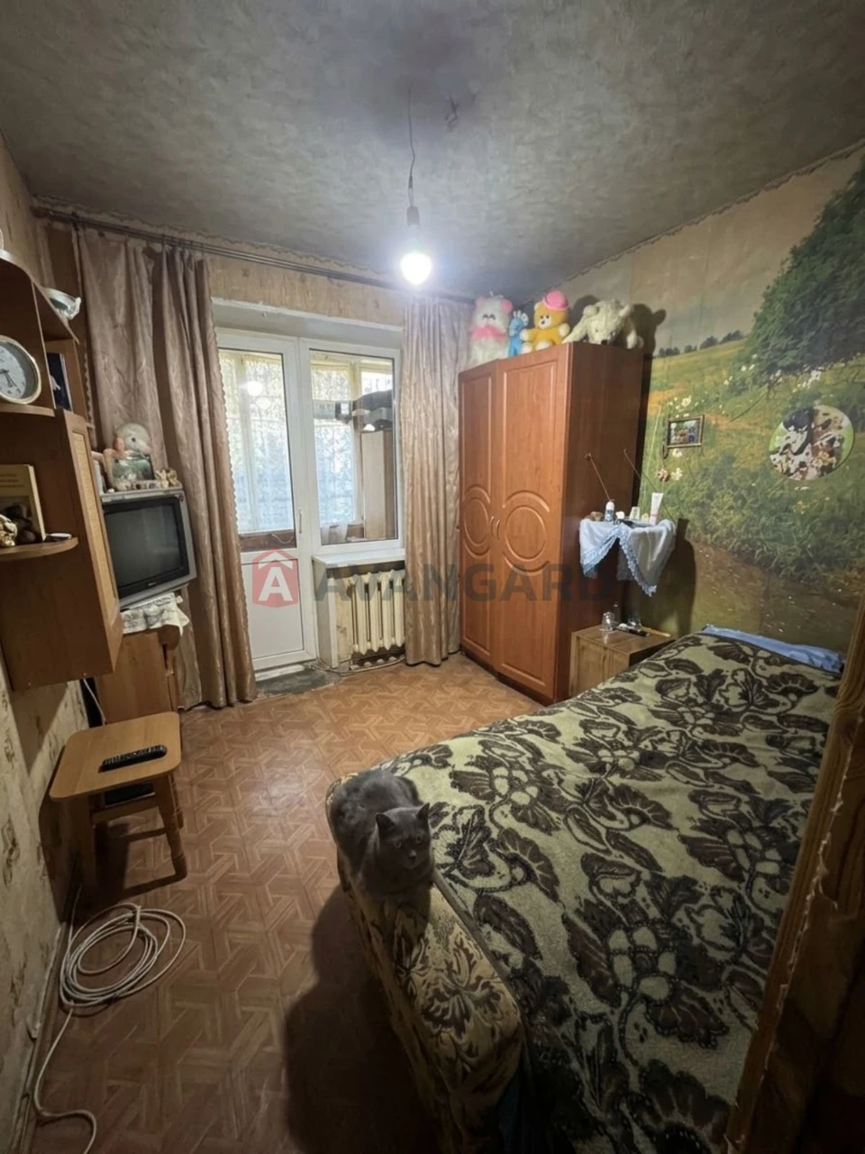 Four-bedroom apartment. Left Bank.