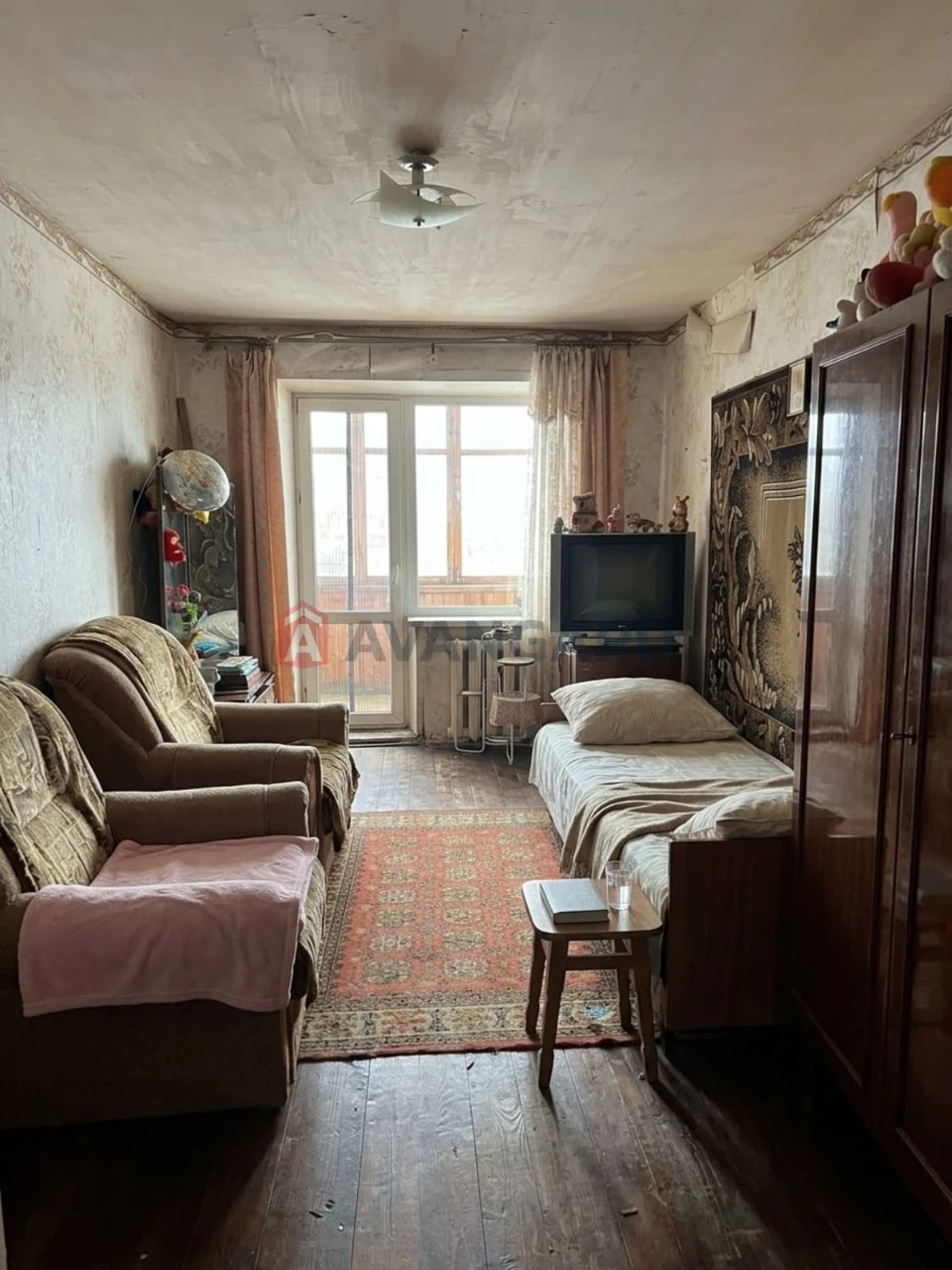 Four-bedroom apartment. Left Bank.