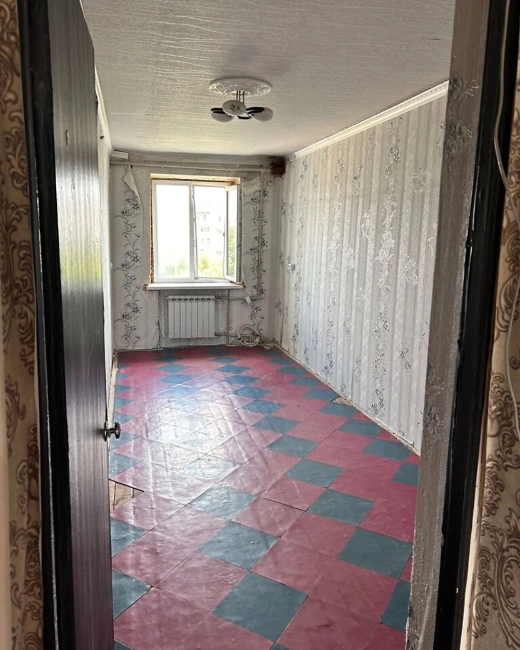 Продається 2-кімнатна квартира в цегляному будинку, центр міста