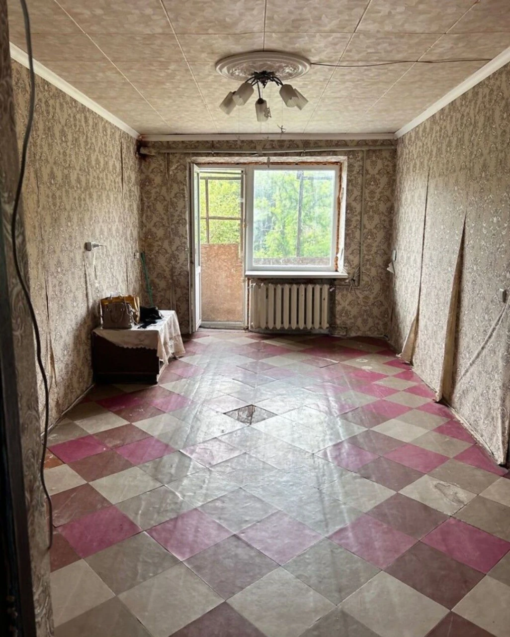 Продається 2-кімнатна квартира в цегляному будинку, центр міста