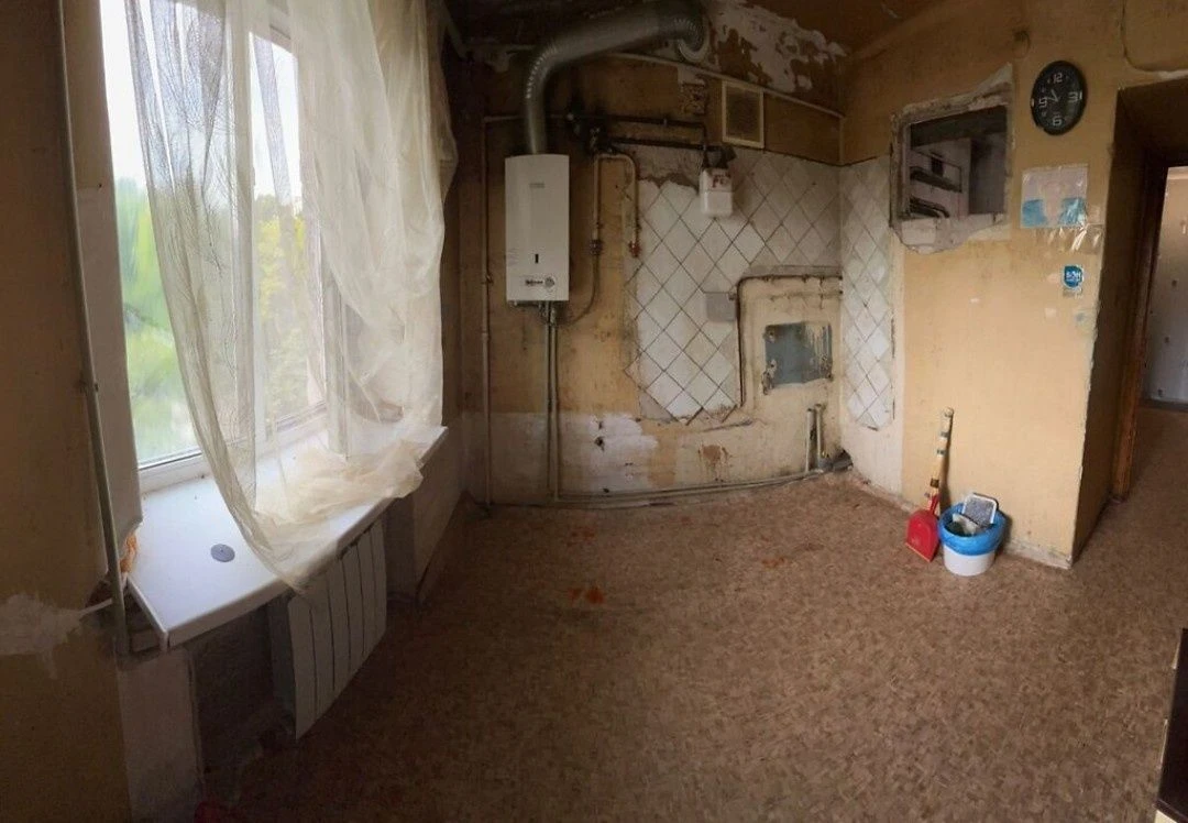 Продається 2-кімнатна квартира в цегляному будинку, центр міста