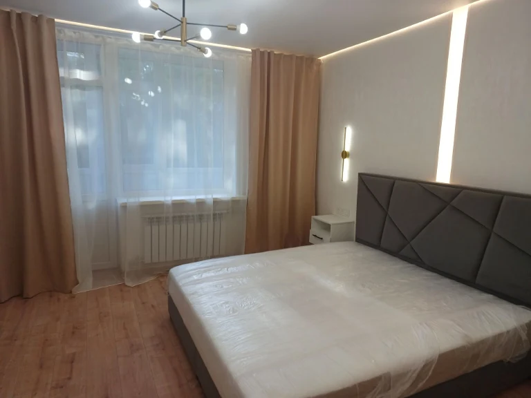Продажа 2-комн. кв. Центр. Сталинка 37000$