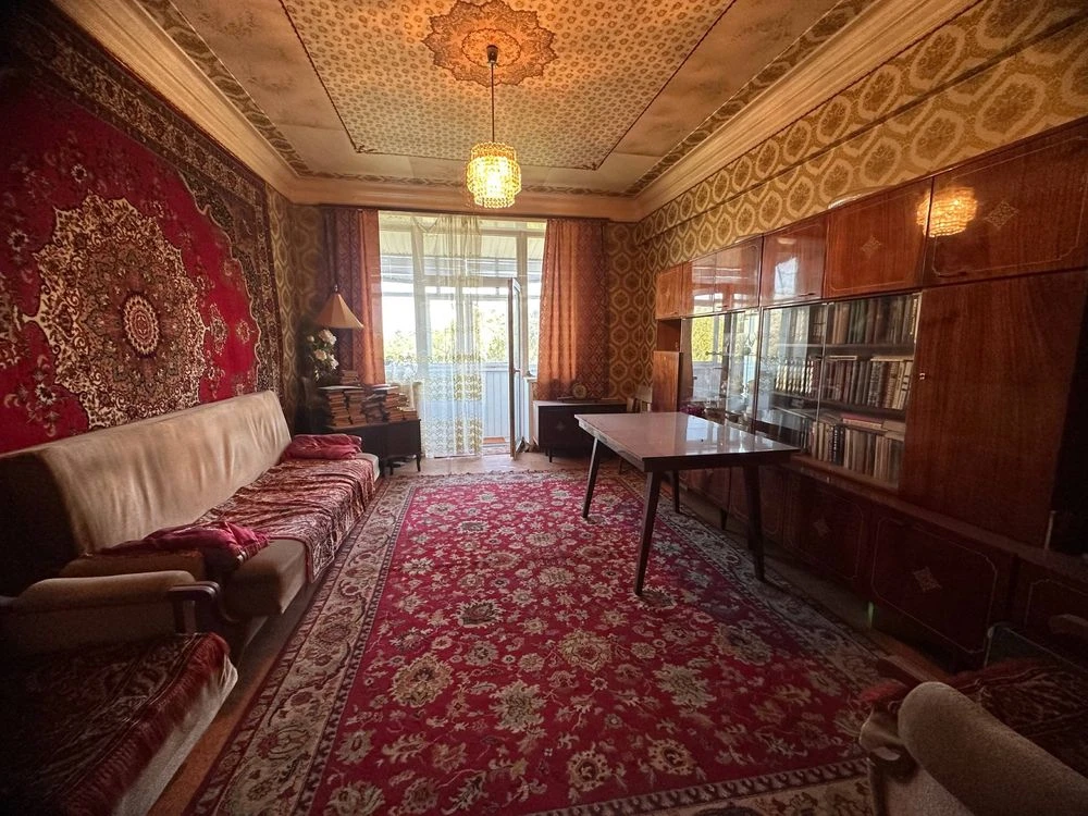 Интересная в центре, сталинка