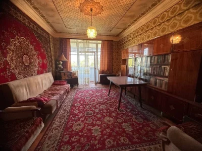 Интересная в центре, сталинка