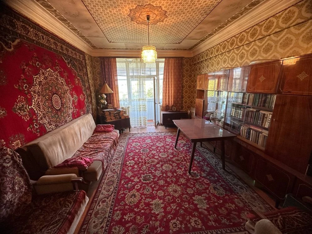 Интересная в центре, сталинка