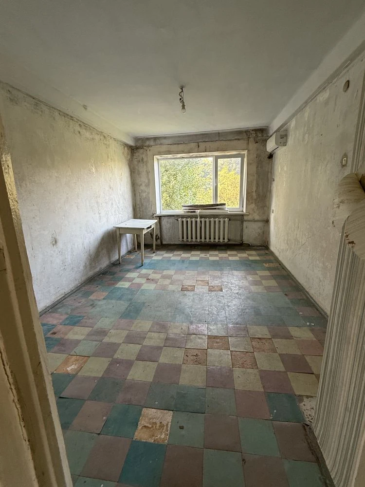 For Sale: 2-bedroom apartment for renovation in a good area