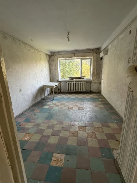For Sale: 2-bedroom apartment for renovation in a good area