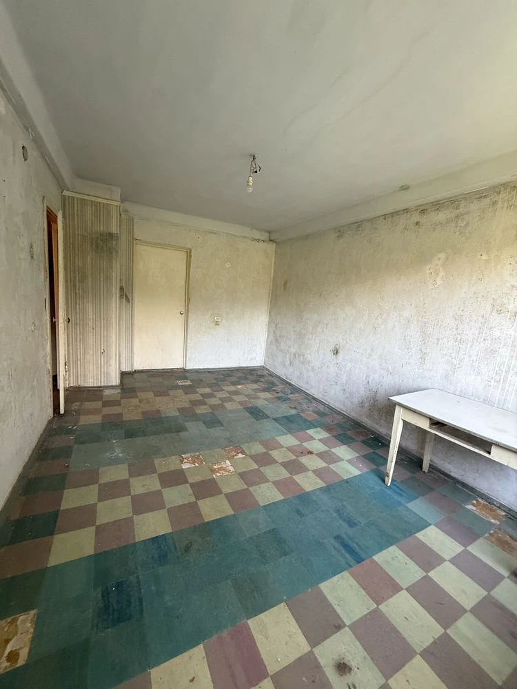 For Sale: 2-bedroom apartment for renovation in a good area