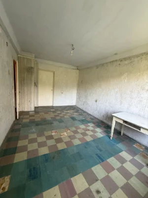 For Sale: 2-bedroom apartment for renovation in a good area