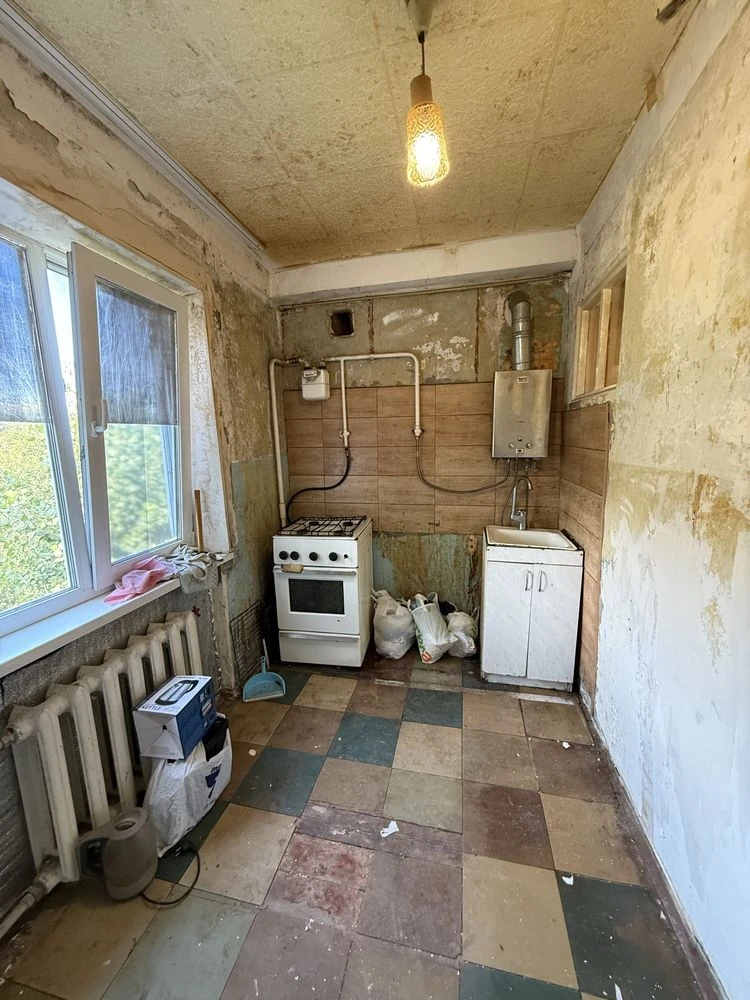 For Sale: 2-bedroom apartment for renovation in a good area