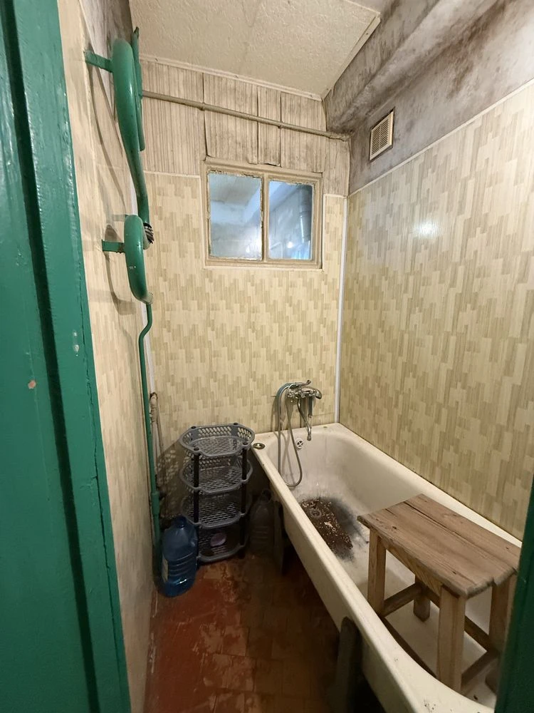 For Sale: 2-bedroom apartment for renovation in a good area