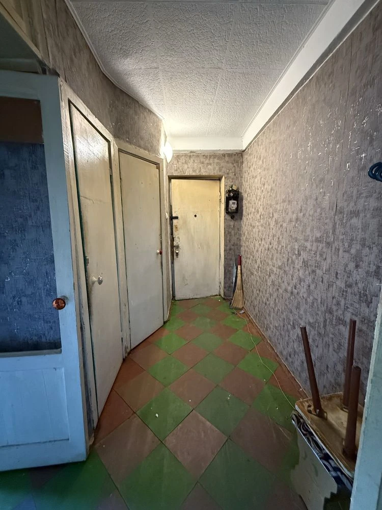 For Sale: 2-bedroom apartment for renovation in a good area
