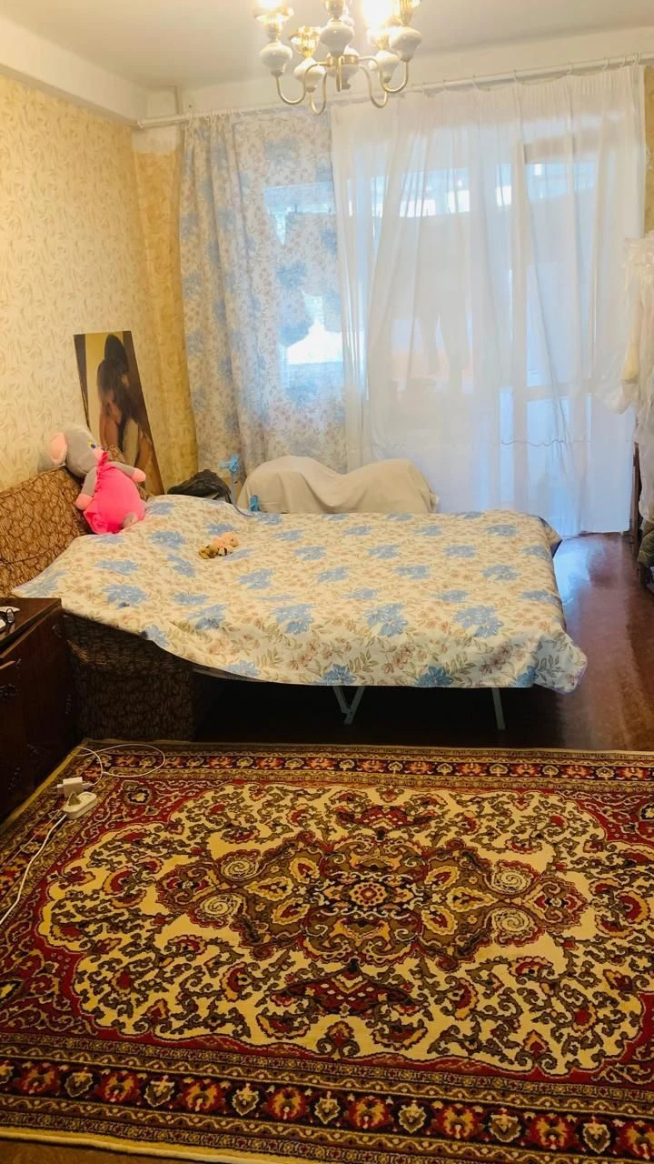 Продам 2-ком.квартиру Черемушки  р-н Украины.