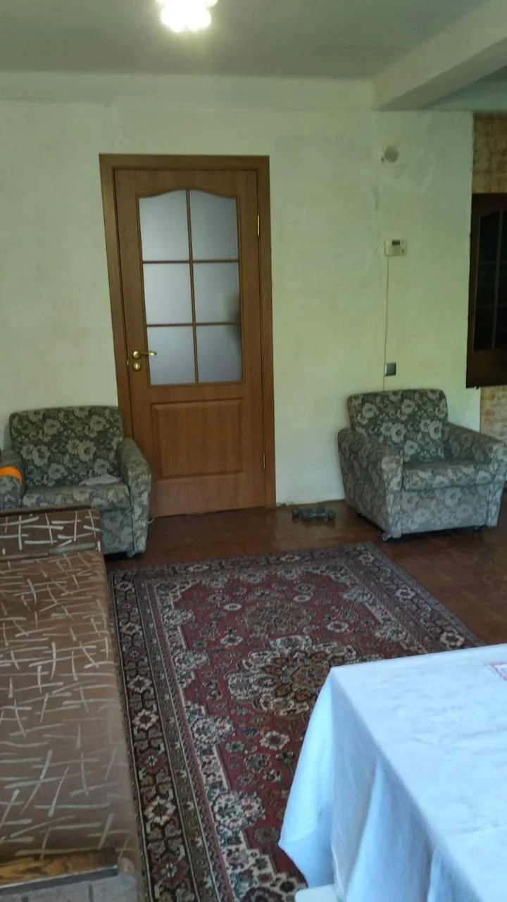 Продам 2-ком.квартиру Черемушки  р-н Украины.