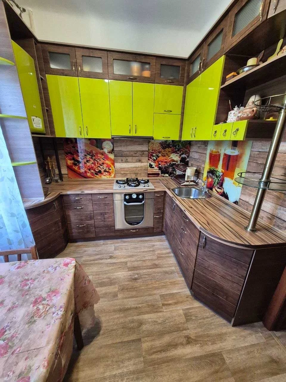 For sale: 2-bedroom apartment with gas boiler in the center