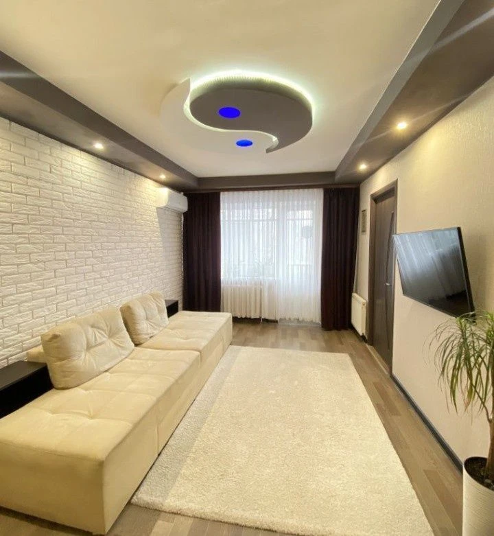 For sale 3-bedroom apartment in Ukraine