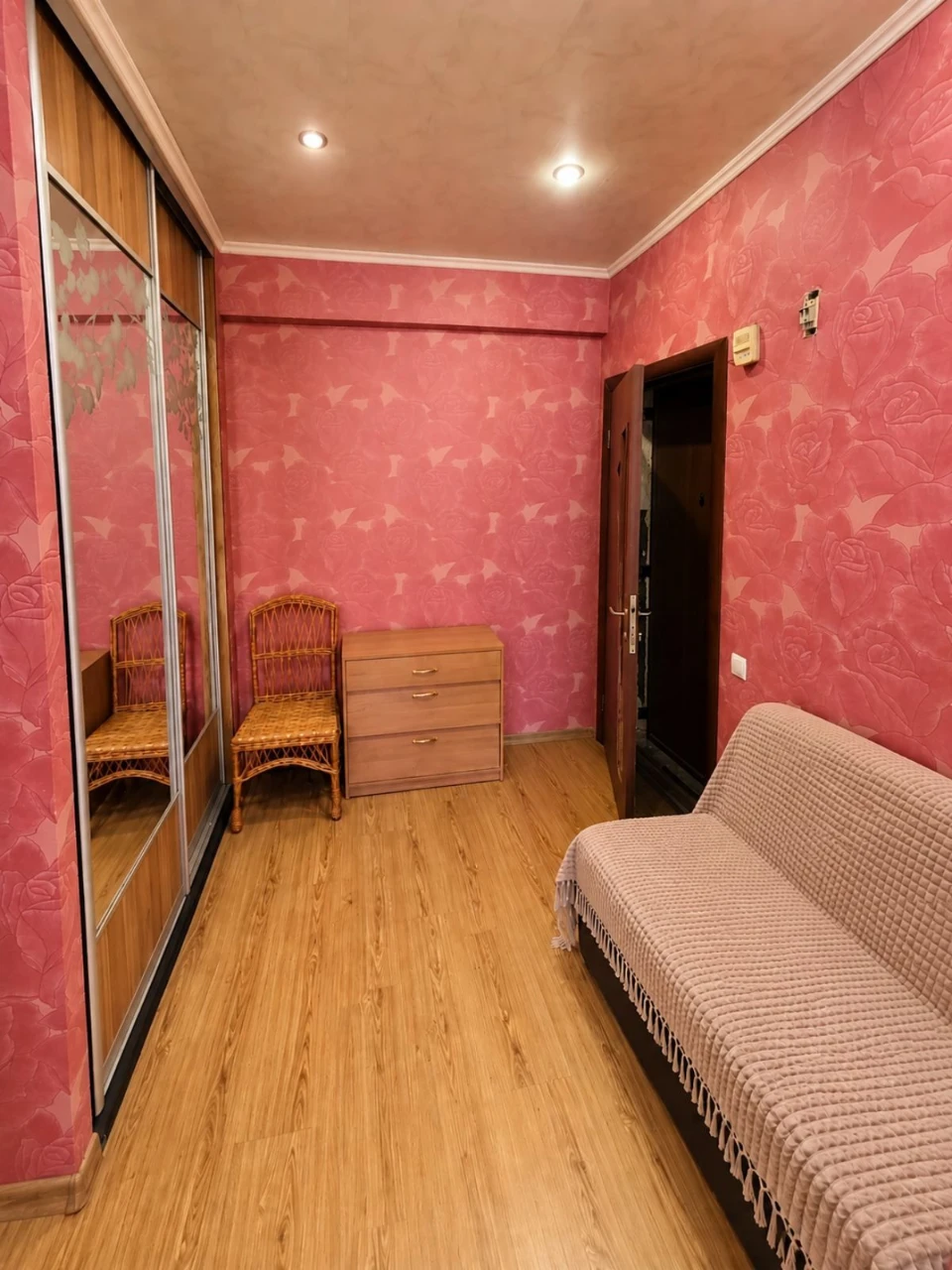 Продажа 2-комнатной квартиры недалеко от центра А.В.