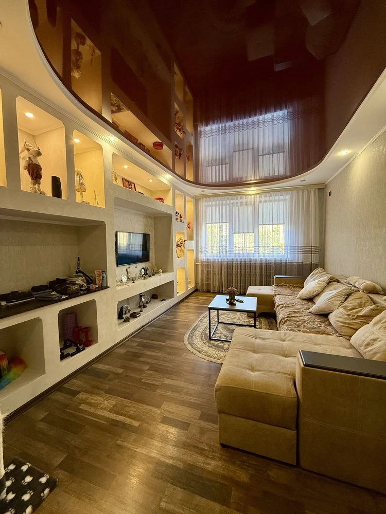 For sale, 3-bedroom apartment in microdistrict 10, Left Bank