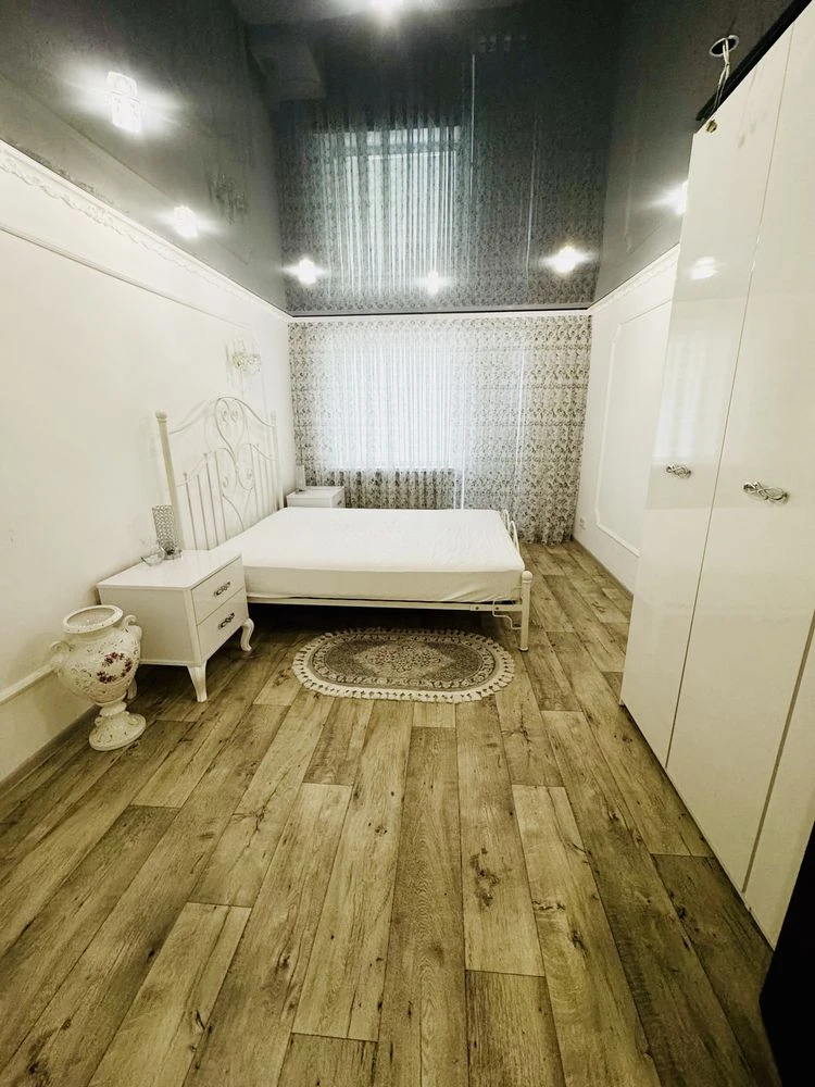 For sale is a 3-room apartment, Cheremushki, Vasyla Stusa.