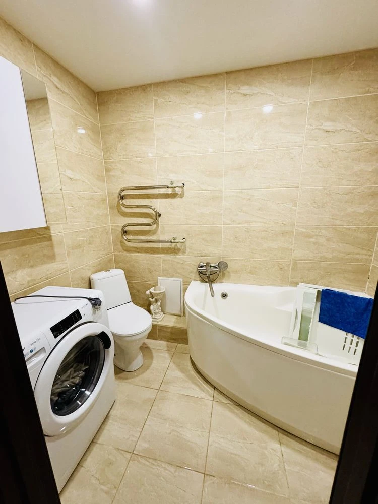 For sale is a 3-room apartment, Cheremushki, Vasyla Stusa.