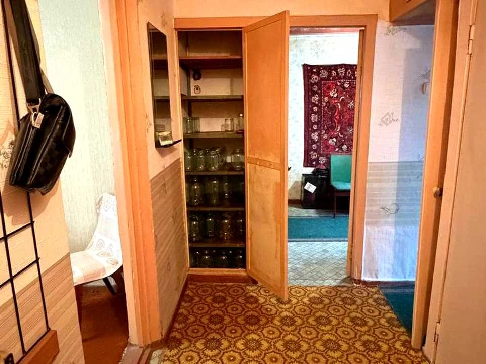 Apartment. Kam’yanske, Vasilievska St.