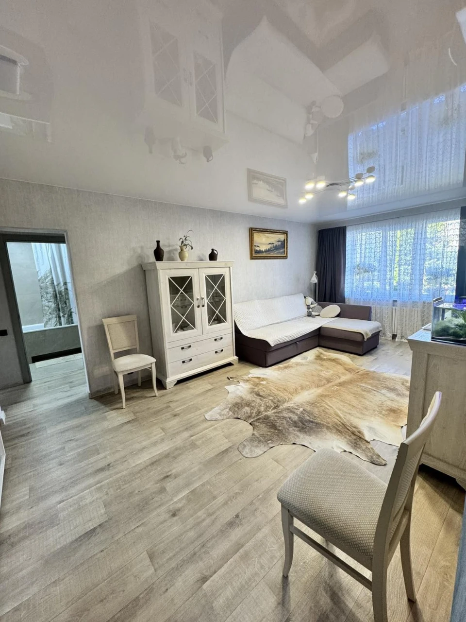 Продажа Шикарной 4ком.квартиры. Каменское 10 район  3 этаж О