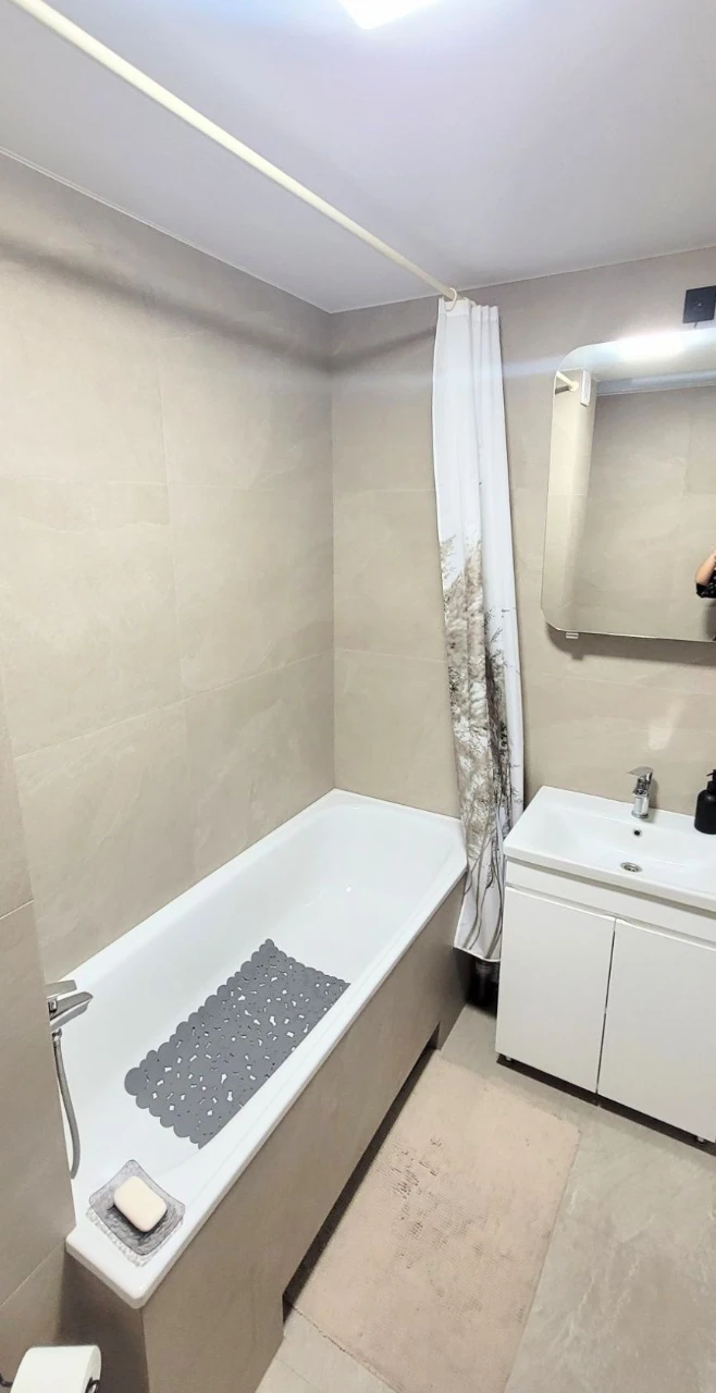 Продажа Шикарной 4ком.квартиры. Каменское 10 район  3 этаж О