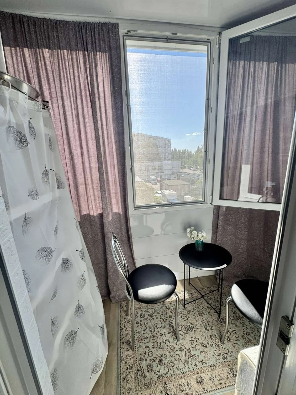 Продажа Шикарной 4ком.квартиры. Каменское 10 район  3 этаж О
