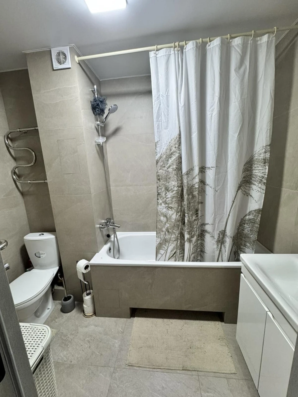 Продажа Шикарной 4ком.квартиры. Каменское 10 район  3 этаж О