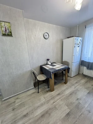 Продажа Шикарной 4ком.квартиры. Каменское 10 район  3 этаж О