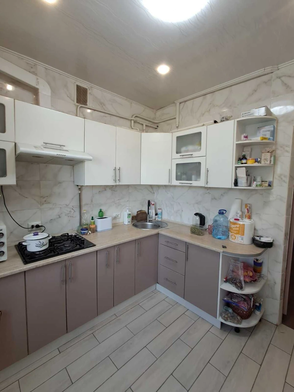 Продам 2-х комнатную в центре