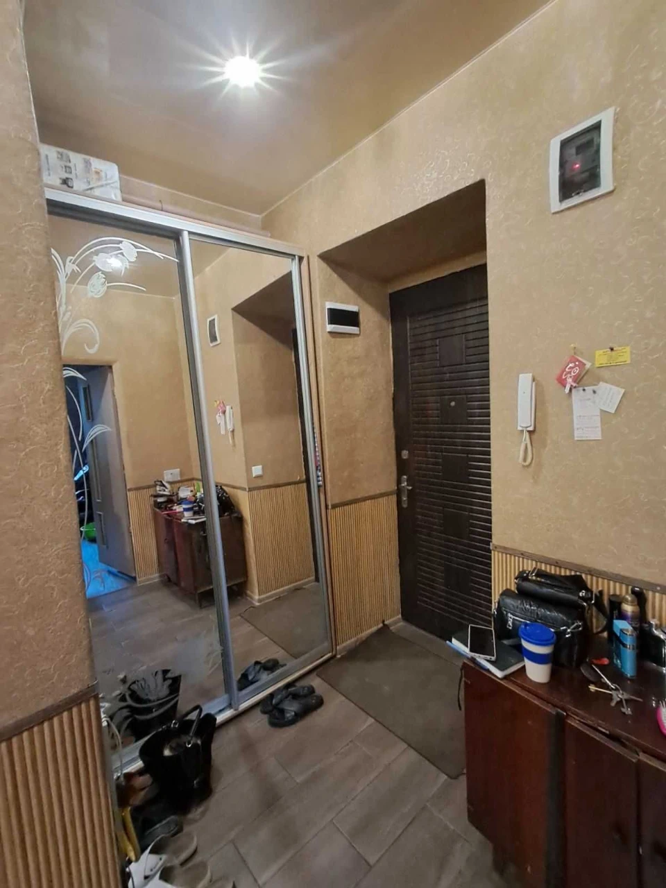 Продам 2-х комнатную в центре
