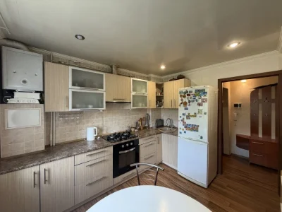 3-bedroom apartment with gas heating on the Left Bank!