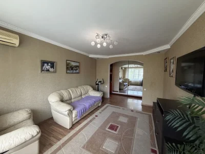 3-bedroom apartment with gas heating on the Left Bank!