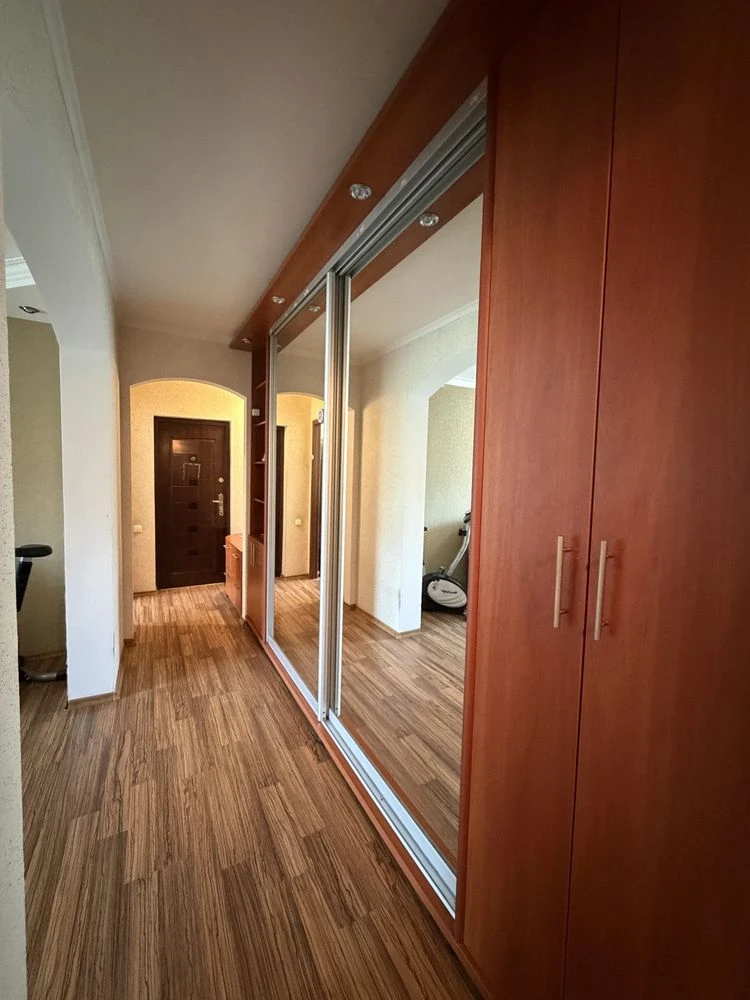 3-bedroom apartment with gas heating on the Left Bank!