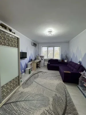 Продається 4-кімнатна квартира, 10 мікрорайон, Лівий берег, з видом на Дніпро, Укомплектована