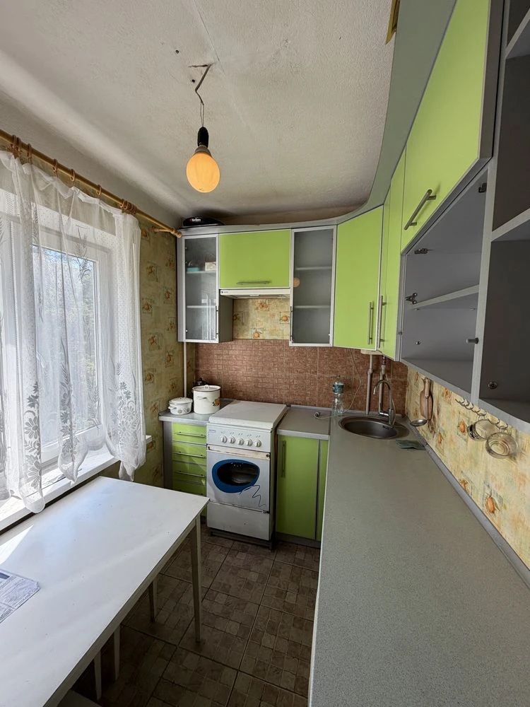 Продам 2-кімнатну квартиру в Камянському, 3/5, Максим Чиженка, меблі, техніка