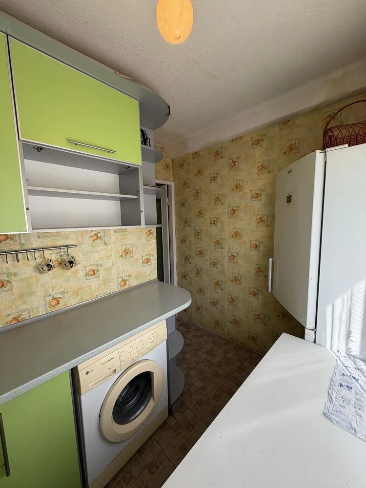 Продам 2-кімнатну квартиру в Камянському, 3/5, Максим Чиженка, меблі, техніка