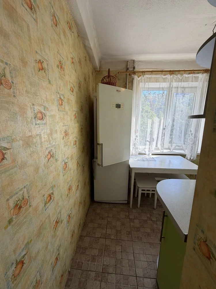 Продам 2-кімнатну квартиру в Камянському, 3/5, Максим Чиженка, меблі, техніка