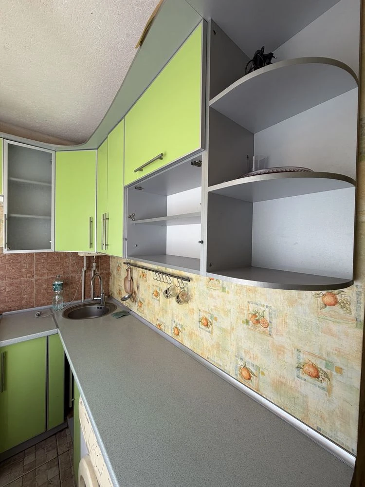 Продам 2-кімнатну квартиру в Камянському, 3/5, Максим Чиженка, меблі, техніка