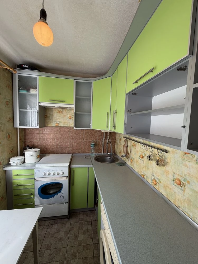 Продам 2-кімнатну квартиру в Камянському, 3/5, Максим Чиженка, меблі, техніка