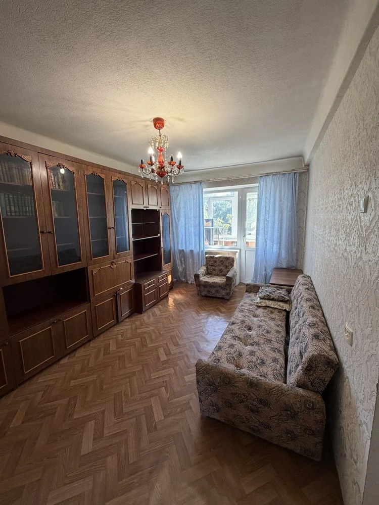 Продам 2-кімнатну квартиру в Камянському, 3/5, Максим Чиженка, меблі, техніка