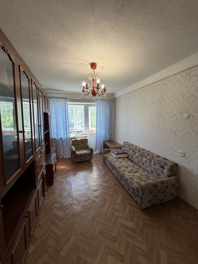 Продам 2-кімнатну квартиру в Камянському, 3/5, Максим Чиженка, меблі, техніка