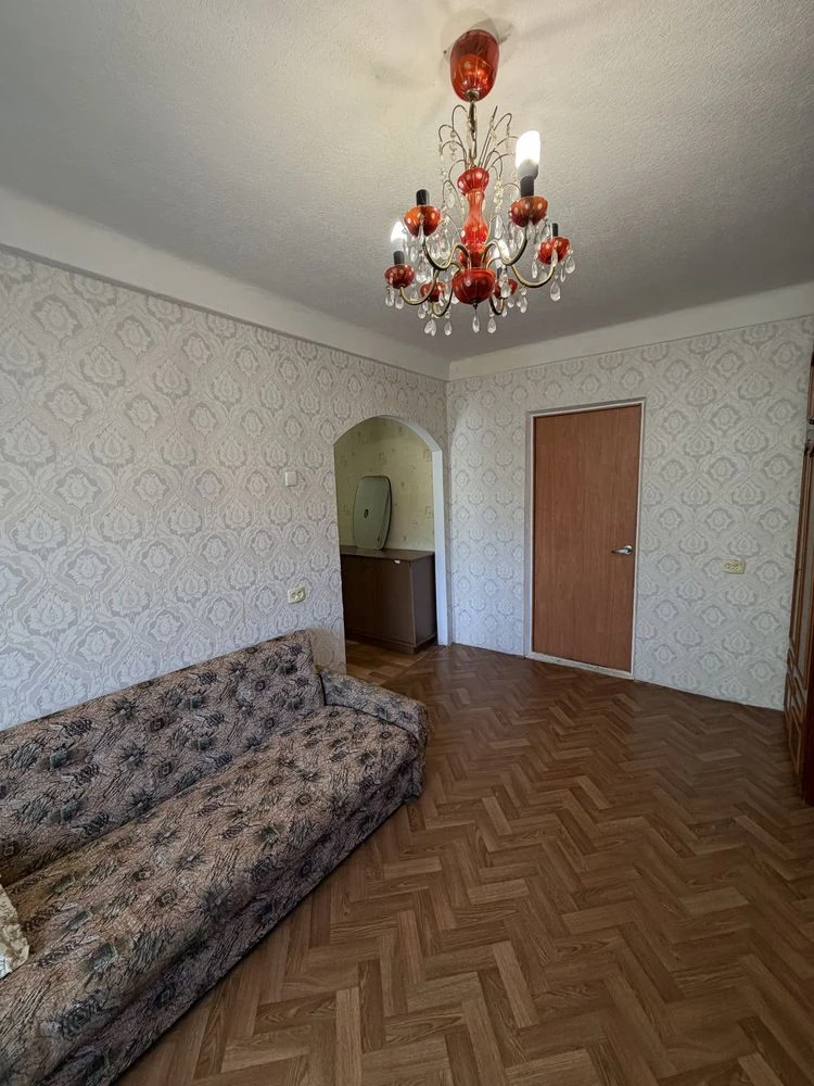 Продам 2-кімнатну квартиру в Камянському, 3/5, Максим Чиженка, меблі, техніка