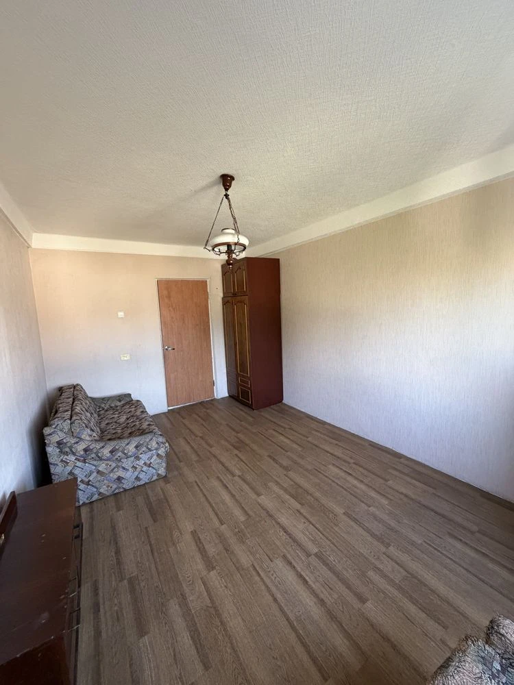 Продам 2-кімнатну квартиру в Камянському, 3/5, Максим Чиженка, меблі, техніка