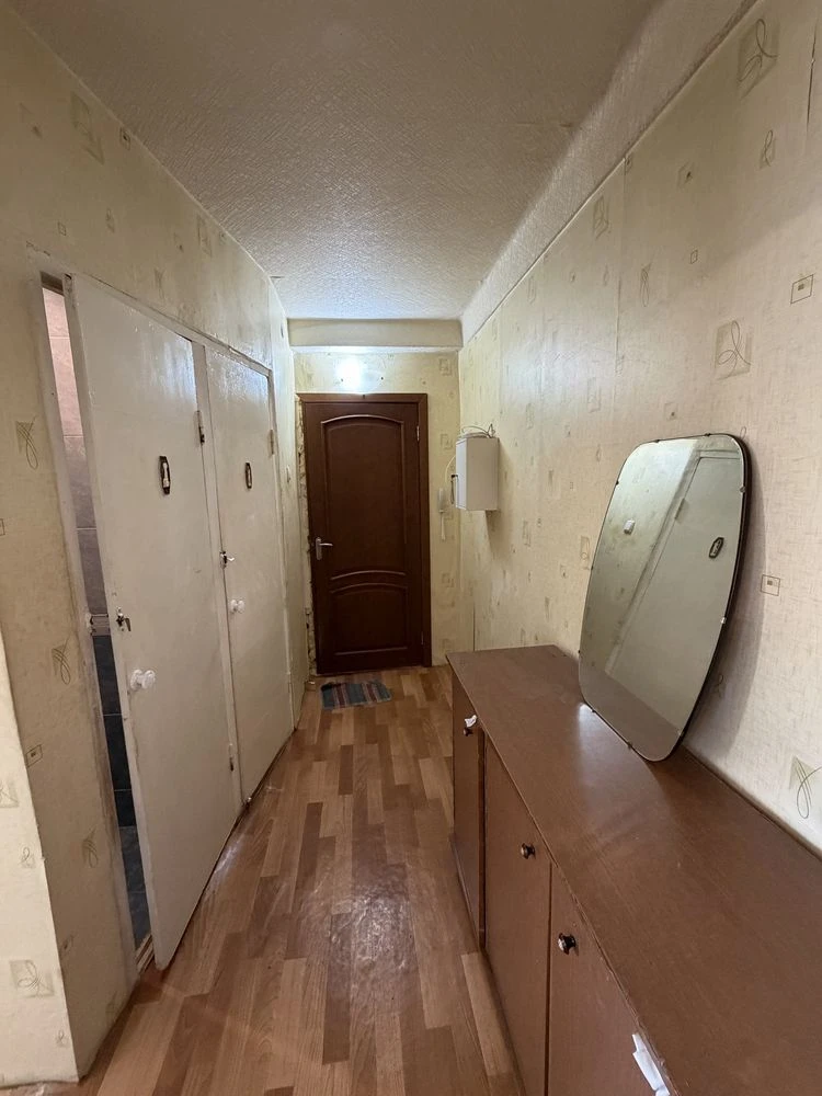 Продам 2-кімнатну квартиру в Камянському, 3/5, Максим Чиженка, меблі, техніка