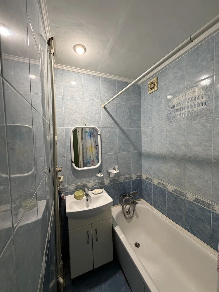 Продам 2-кімнатну квартиру в Камянському, 3/5, Максим Чиженка, меблі, техніка